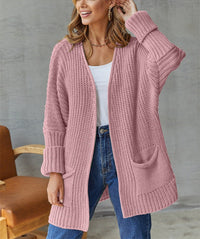 Cardigan vintage maille fine rose, ouverture sur le devant, poche kangourou et poignets côtelés.