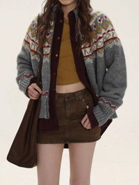 Cardigan épais gris à col roulé, motifs jacquard multicolores et boutons