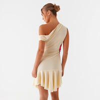 Mini-robe Maren crème à imprimé floral, dos avec drapé épaules et volant bas