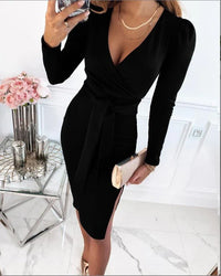 Robe midi noire cache-coeur à manches longues, décolleté en V et fente sur le devant