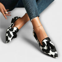 Mocassins classiques imprimé vache noir et blanc, pompons noirs