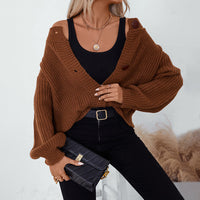 Cardigan tricoté caramel ouvert, col en V, boutons ronds, manches longues bouffantes