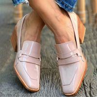 Mocassins Olga™ en cuir rose verni, brides à boucle et semelle marron