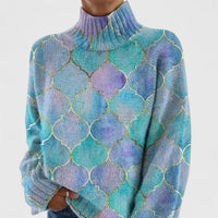 Pull col cheminée en maille pastel bleu-vert/violet, motifs losanges et fil doré.