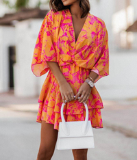Robe courte à imprimé floral rose et orange, décolleté en V, manches kimono