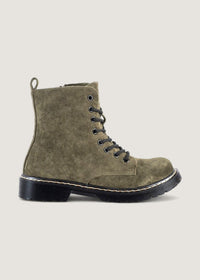 Bottes d’hiver Avalon vert olive, tige haute en daim, lacets et semelle épaisse noire.