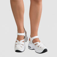 Sandales orthopédiques confort blanches à brides et semelle épaisse, dessus ajouré.