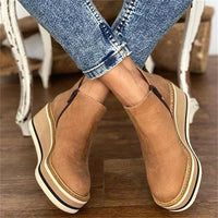 Bottes beiges à bout arrondi, semelle compensée rayée et liseré foncé