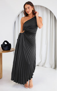 Robe longue noire asymétrique sans manches, plissée et froncée à la taille