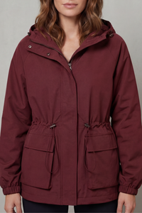 Veste utilitaire imperméable Oriane rouge bordeaux, capuche à cordon, fermeture zippée, poches cargo