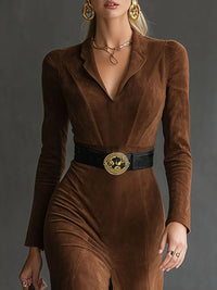 Robe midi en daim marron col V manches longues, ceinture noire décorative
