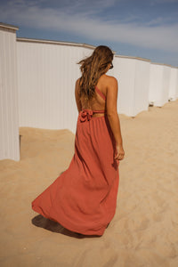 Robe multifonctionnelle Nele™, orange terracotta, dos ouvert avec nœud, jupe longue.