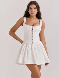 Robe corset blanche courte à bretelles fines, buste corseté et jupe froncée évasée