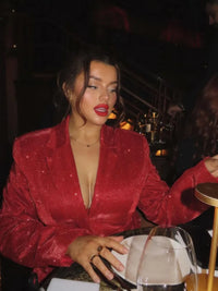 Robe blazer rouge scintillante, col V et manches longues, coupe courte