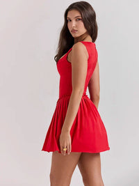 Robe corset rouge à bretelles, dos surpiqué et jupe courte froncée évasée