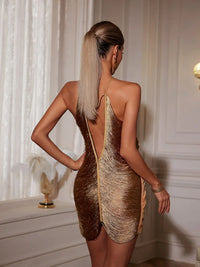 Robe glamour dorée frangée, dos nu avec encolure croisée