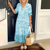 Robe longue bohème bleu clair à col en V, manches courtes bouffantes, imprimé floral, volants
