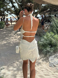 Robe courte d’été Elvie en maille blanche, dos nu à laçage, motifs ajourés