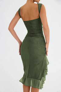 Robe fourreau vert olive dos nu, sans manches, fronces et volant en tulle