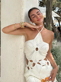 Robe courte d’été Elvie en maille blanche ajourée, col en V, motif crochet ajouré
