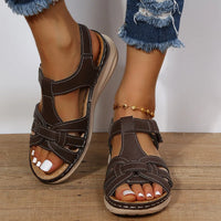 Sandales orthopédiques marron foncé, brides à coutures et ouverture pour les orteils.