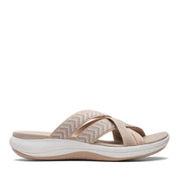 Sandales orthopédiques beige vue latérale, semelle souple et large empeigne