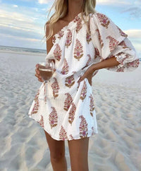 Robe courte blanche imprimée fleurs rouges, manches bouffantes