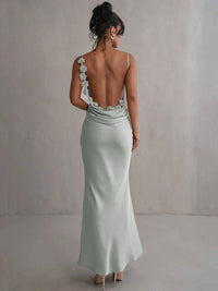 Robe longue en satin Cassiane, bretelles fines et appliqués floraux sur le dos