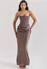 Robe de soirée marron bustier avec drapé en ceinture et longue jupe