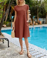 Robe midi d’été rouge brique, manches courtes, encolure ronde et volants à la taille
