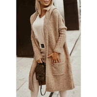 Cardigan beige à capuche, poches plaquées, maille épaisse texturée, manches longues