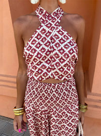 Robe longue à motif géométrique rouge et blanc, encolure licou