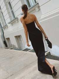 Robe longue noire dos nu, fente latérale et coupe près du corps