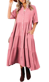 Robe midi boutonnée, manches courtes, tissu léger rose poudré, volants en bas