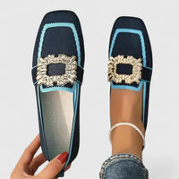 Mocassins orthopédiques bleu foncé, bordure turquoise, boucle décorative dorée