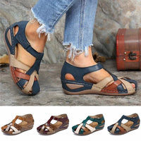 Sandales orthopédiques à brides bleu marine, beige et marron, portées