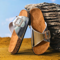 Sandales bohèmes argent avec bride large et boucle carrée strass