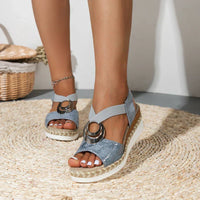 Sandales compensées ergonomiques bleues effet pailleté, boucle ovale argent