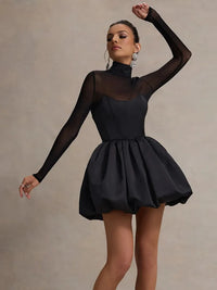 Robe ballon en tulle noire avec col montant haut et jupe bouffante froncée