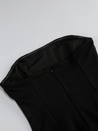 Haut de robe noire : col arrondi et empiècements cintrés avec coutures visibles