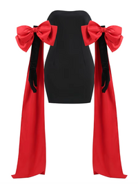 Robe noire courte avec nœuds rouges aux épaules et longues pattes retombantes