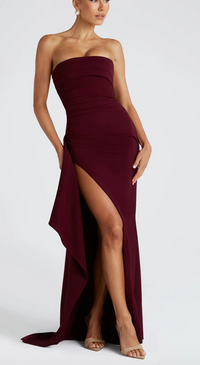 Robe longue bustier bordeaux foncé bandeau, fente haute, drapé en cascades