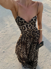 Robe longue imprimé léopard, détail bretelles et décolleté en V