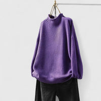 Pull col roulé en maille texturée violet, encolure côtelée, manches larges, ample.