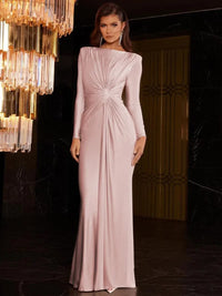 Robe longue rose clair, manches longues, torsade au buste