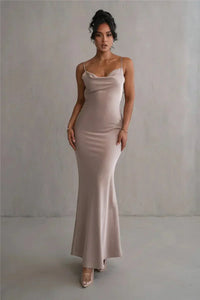 Robe longue en satin Cassiane, bretelles fines, coupe moulante évasée en bas