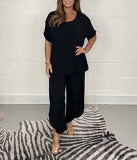 Ensemble d’été noir : blouse ample manches courtes et pantalon fluide assorti