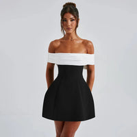 Robe courte épaules dénudées bicolore blanc et noir, haut bardot, jupe évasée