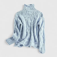 Pull oversize bleu clair à torsades, col montant et manches longues
