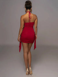 Robe à col licou rouge sans manches, vue arrière, liens dans le cou, drapée froncée